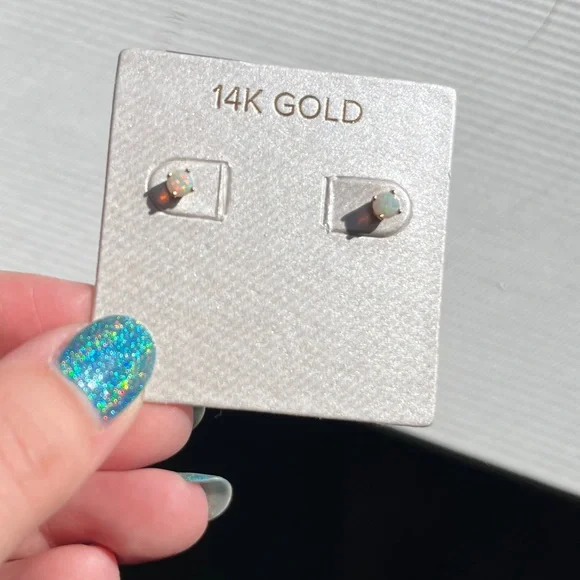 14k yellow gold opal stud earrings - Picture 1 of 6